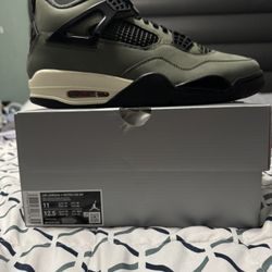Jordan 4 Undefeated Size 11