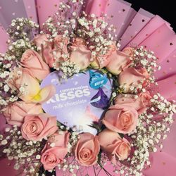 Kisses 😘 And Pink Roses