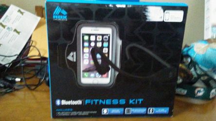 Bluetooth fitness kit brand new in box includes bluetooth wireless headphones and universal sport armband for cellphone