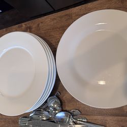 White dinner plates