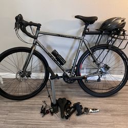 700C  GRAVEL HYBRID BIKE - Large (5'10 - 6'4) - 175$ OBO