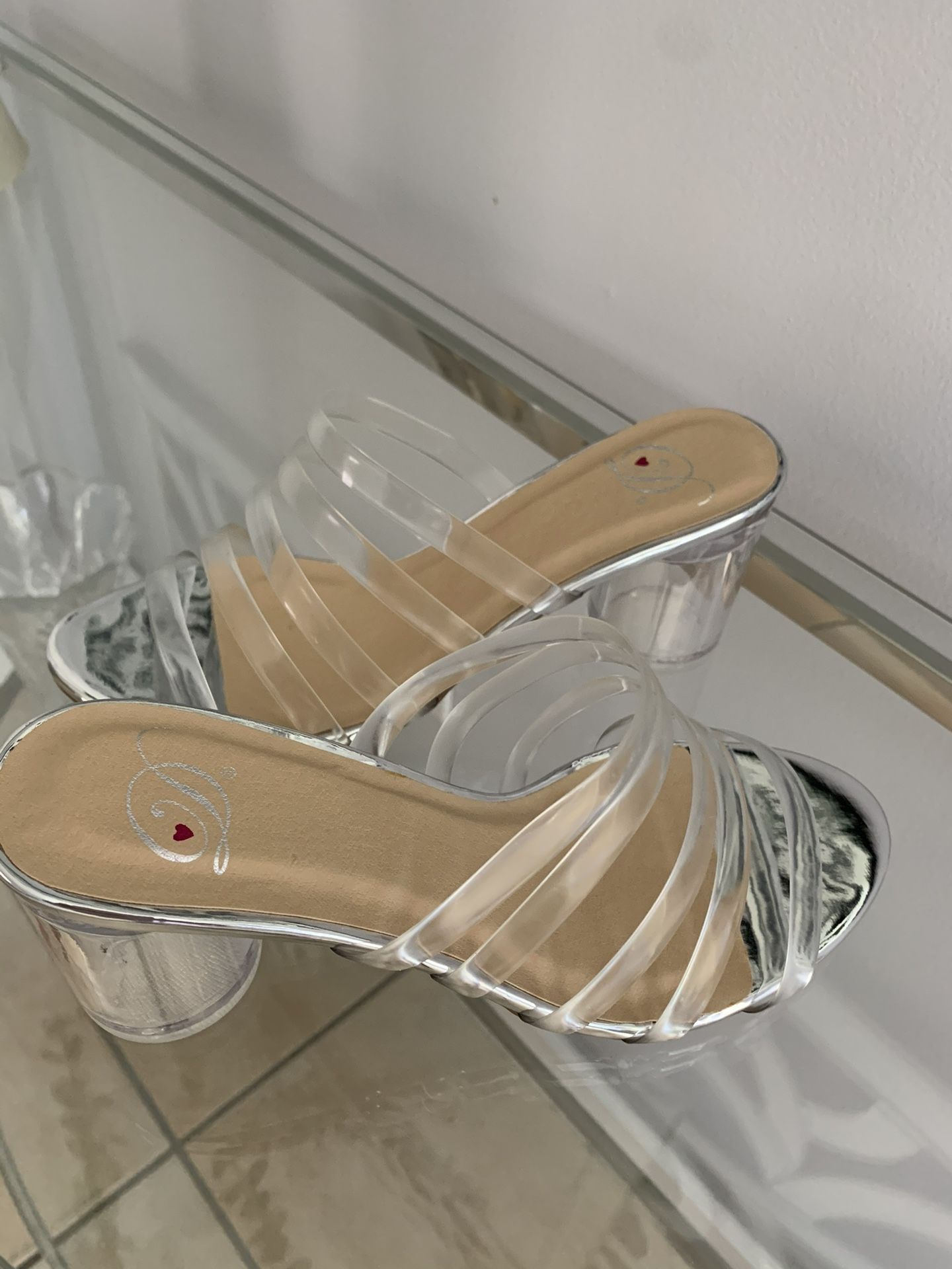 BRAND NEW CLEAR SANDALS BLOCK HEEL NWB. SIZE 6 Or SIZE 8