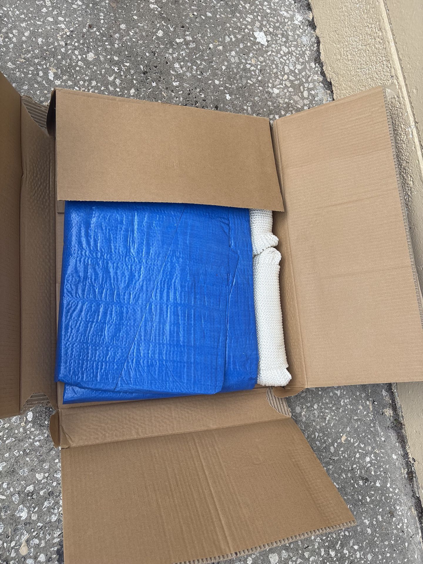New - 20x25 Tarpaulin Tarp with Rope