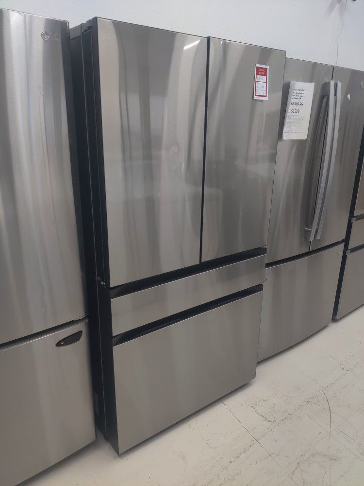 New Samsung
Bespoke 29 cu. ft. Standard Depth 4-Door French Door Smart Refrigerator in Stainless Ste