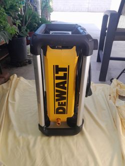 Tools Dewalt Pressure Washer 2100 psa used only 1 time for wash a house before paint pick up only