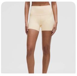 Lululemon Align High-Rise Short 4", Butter Cream 2.5 in rise, Size 4 - SOLD OUT