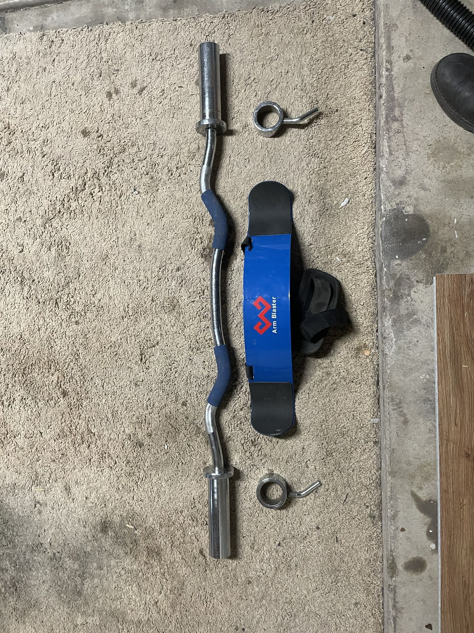 Olympic Curl Bar With Arm Blaster
