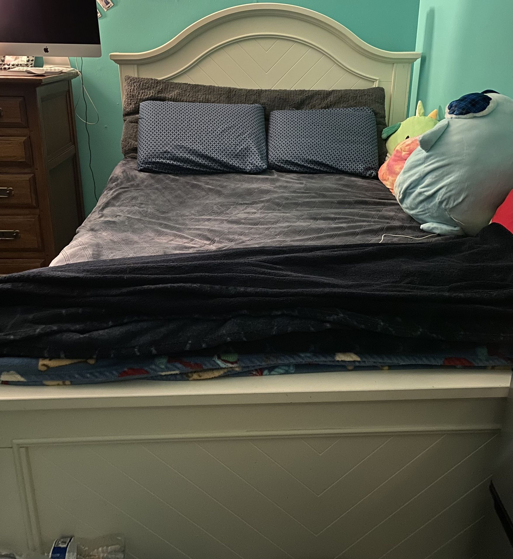 Bed Queen Size