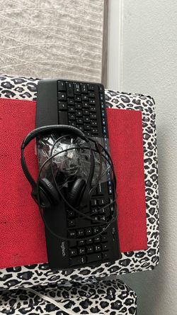 Cordless keyboard and headset