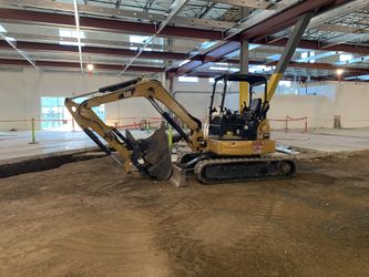 Soy Operador disponible para excavadora ,bobcat necesitas demolición o excavación operador disponible para entre semana o fines de semana