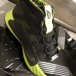 Brand New Exclusive Addias $75 Size 6