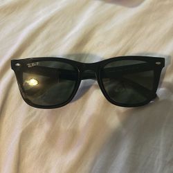 Ray-Ban RB4420 Polarized Sunglasses – Black – Authentic – Excellent Condition