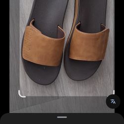 George. Slides. Size 11