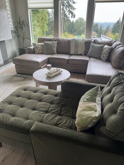 Ashley Furniture Sectional Sofa – Excellent Condition