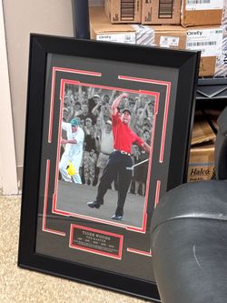 Masters tiger woods framed.