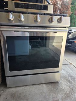 GE Gas Range – Clean & Fully Working