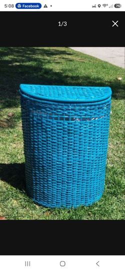 Hamper with liner