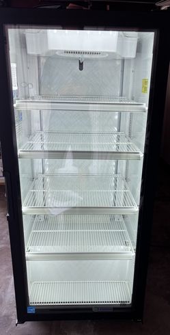 Refrigerator / Reach in refrigerator