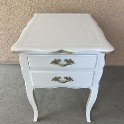White Side table/ End table/ Night stand