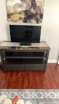 JVC TV + TV Stand Bundle  150$