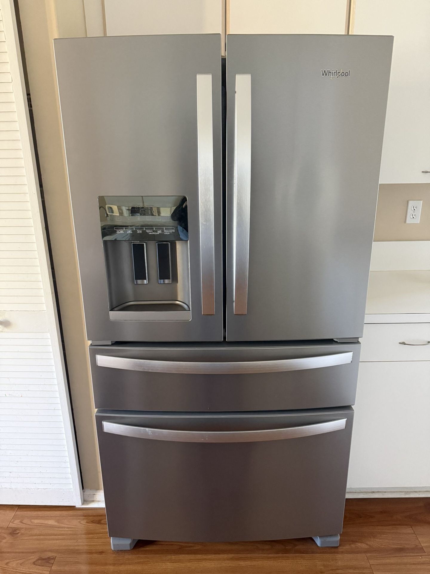 Refrigerator/stove/microwave