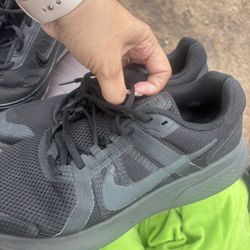Black Sneakers 