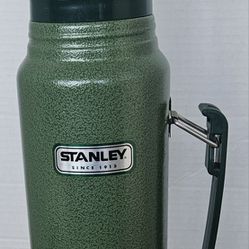 Green Stanley Classic Vacuum Thermos Bottle Insulated 1.1 Qt 1L Stainless Steel
