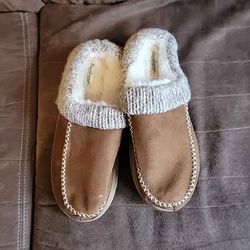 Cozy Set – Dearfoams XL Slippers & Leopard Print Wrap – $20