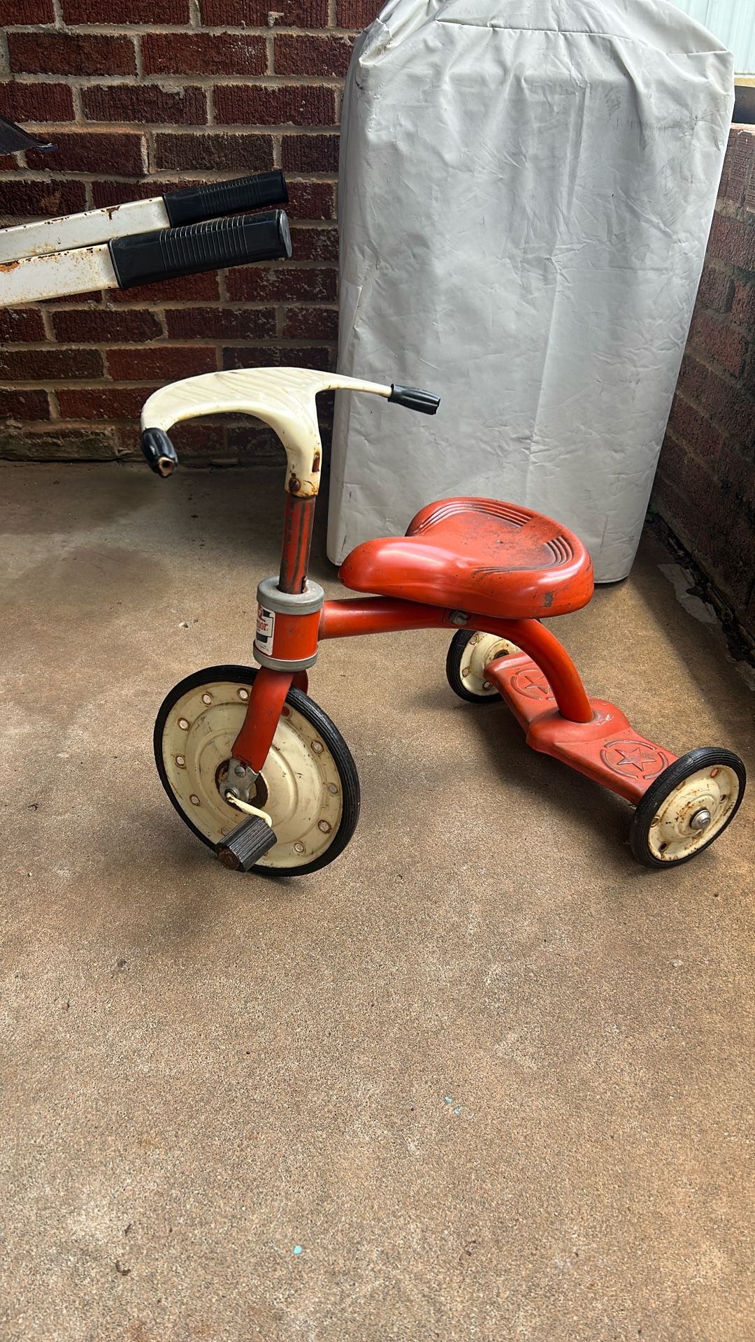 Vintage tricycle Batwing Handles Red Star