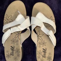 Taram White Flat Leather Sandals Sz 8.5