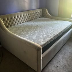 Day Bed / Dresser / Nightstand 
