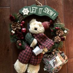 Cue Christmas Wreath 