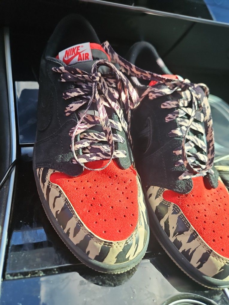 Solefly X Nike Air Jordan 1 Low OG black Red