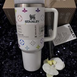 🎅🎄🎁Stanley White Lv Tumbler with Floral Design🎁🎄🎅