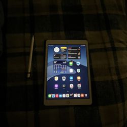 IPad 8th Gen And Apple Pencil 1st Gen 
