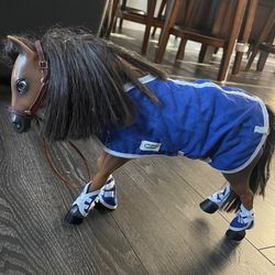 Toy race horse with bendable legs - BREYER CLASSICS SERIES