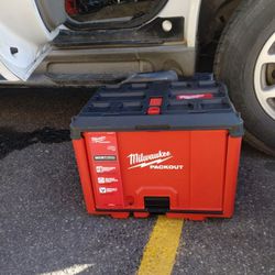 Milwaukee Pack Out Toolbox 
