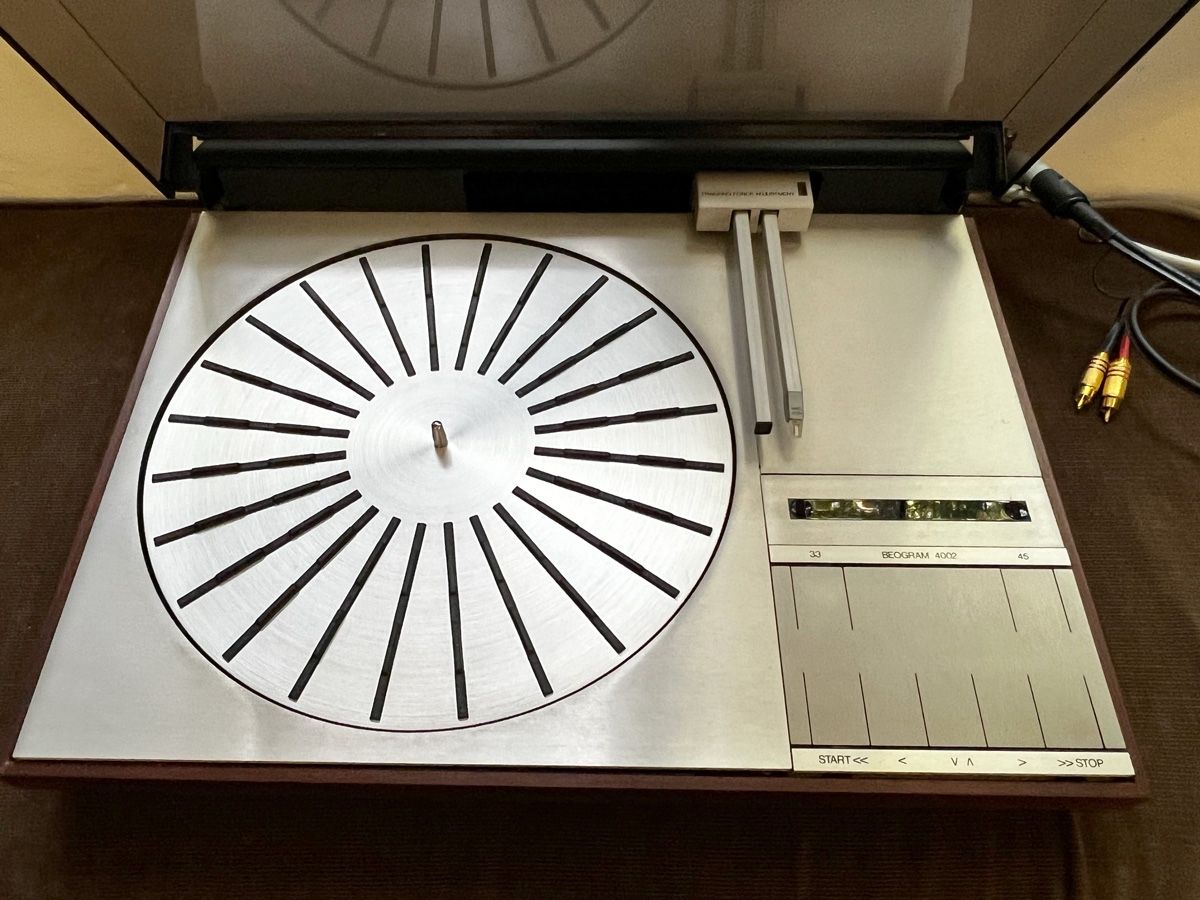 Vintage Bang & Olufsen Stereo - Beogram 4002 Turntable and Beomaster 4000 Receiver