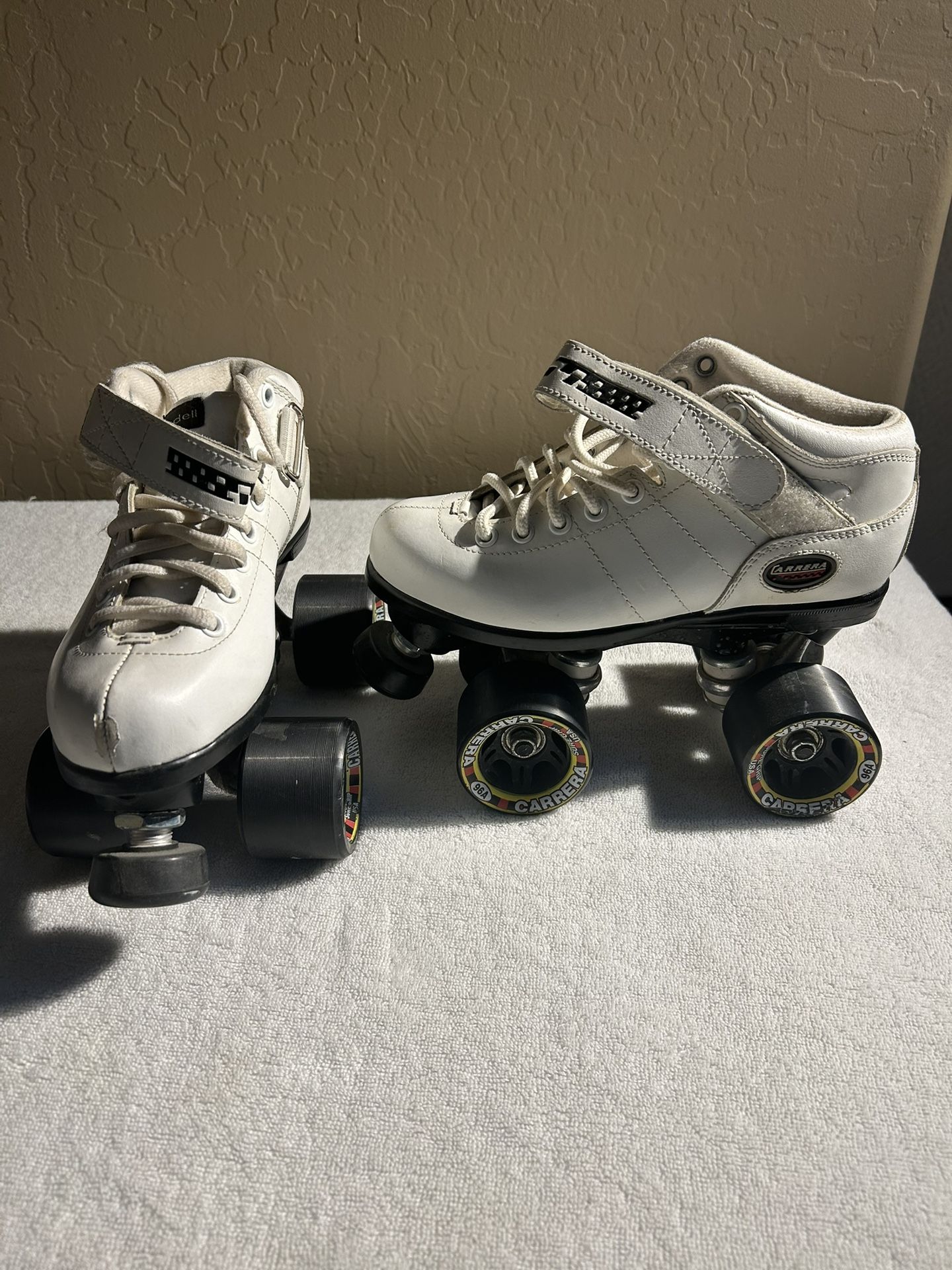 Carrera Roller Skates