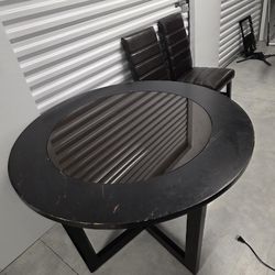Round Table