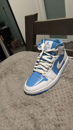 Air Jordan 1 Mid University Blue