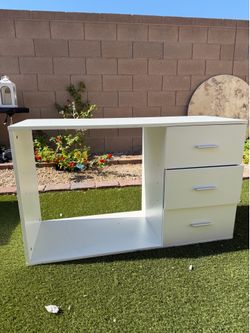 Modern White Writing Desk with 3 Drawers – Great Condition