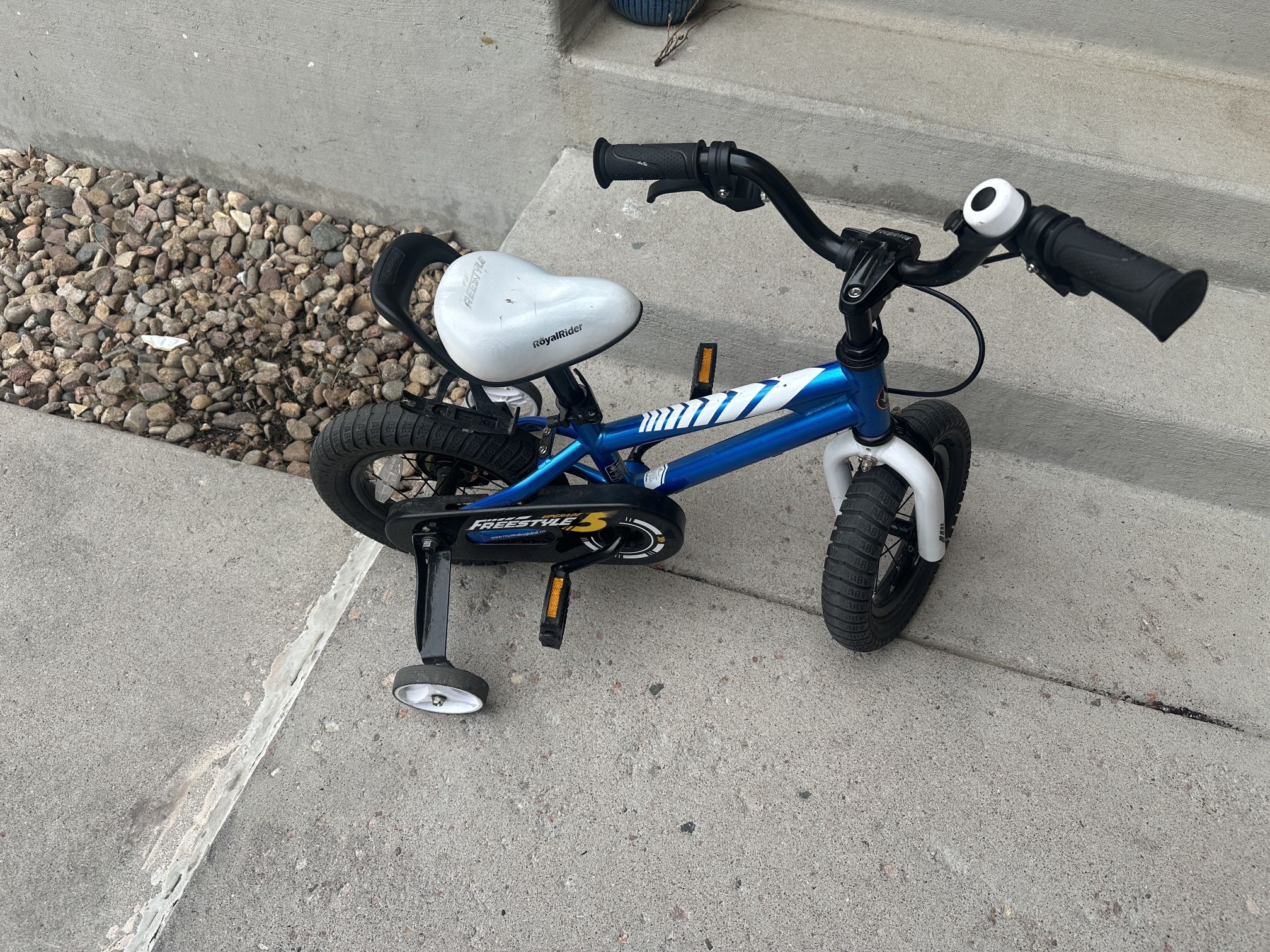 Kids Bike 12in With Training Wheels