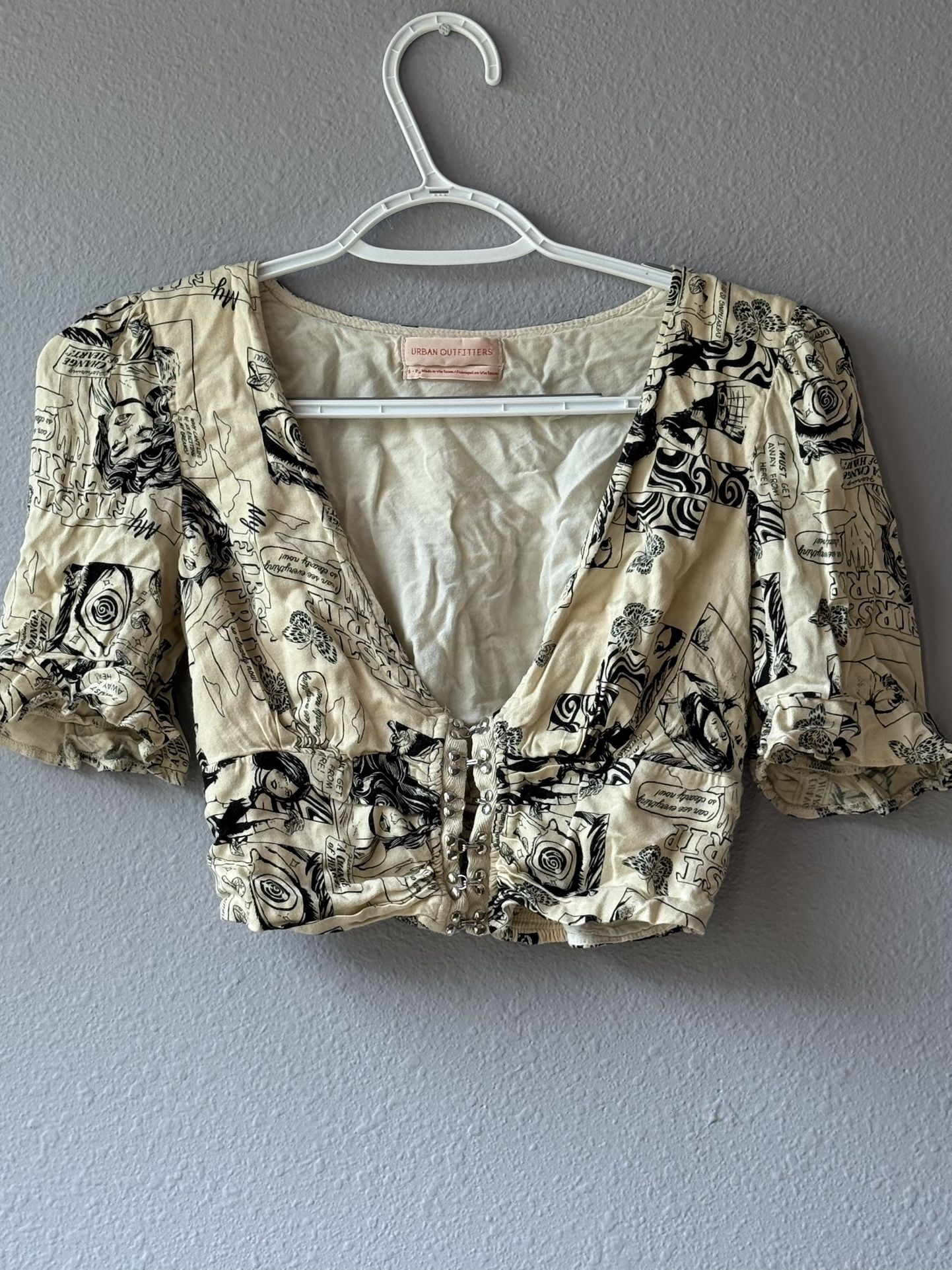 Urban Outfitters Comic Print Pearl Hook Crop Top – Size S