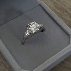 Moissanite 3 Stone Engagement Rings for Women D Color VVS1 Round Cut Diamond Rings 18K White Gold 