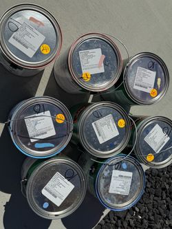 Dunn-Edwards 1-Gallon Paint Cans