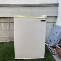 White Mini Fridge With Freezer 