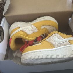 Zapatos Nike Casi Nuevos Size 3c De Niños $20 Obo 