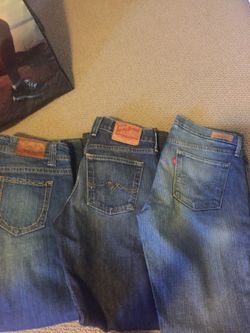 Vigos size 9/10 w 30. Lucky brand size 8 w 29. Levis size9
