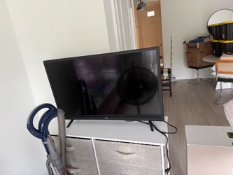 32 inch Roku smart tv